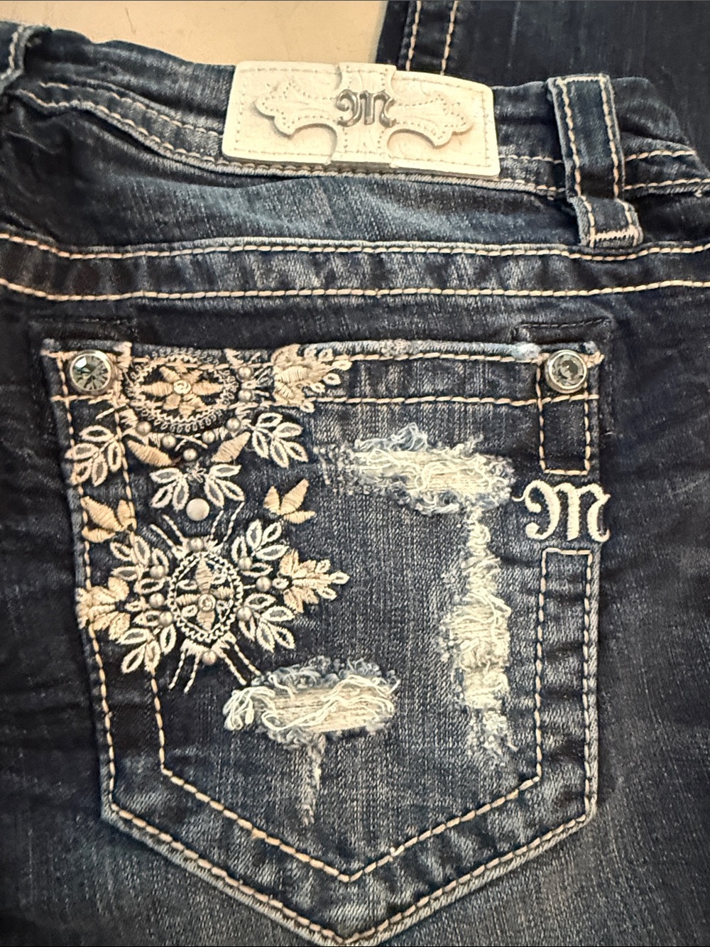 Miss Me designer embellished jeans cropped whiskering sz 29 dark blue